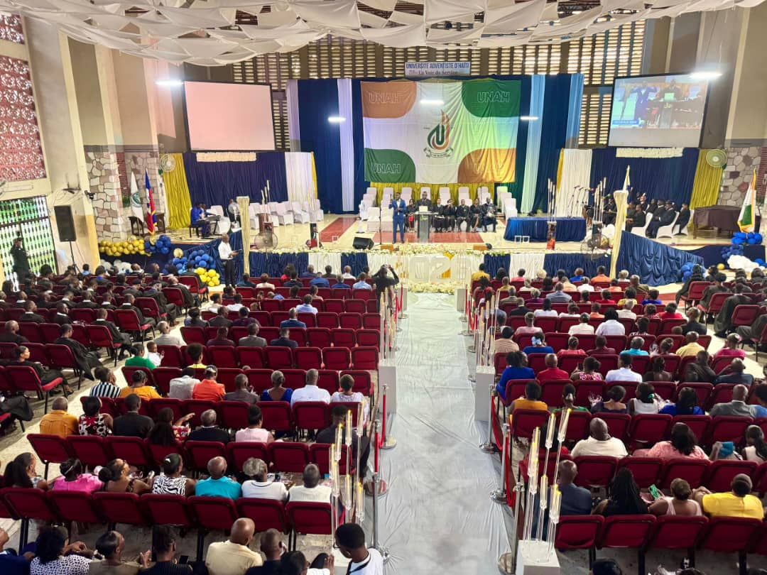 UNAH : la promotion « ALTIORA » rend hommage aux parents et aux professeurs